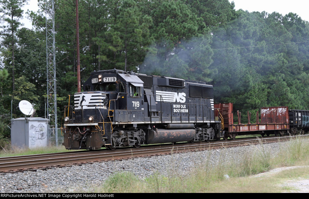 NS 7119 leads train P69-17 westbound
